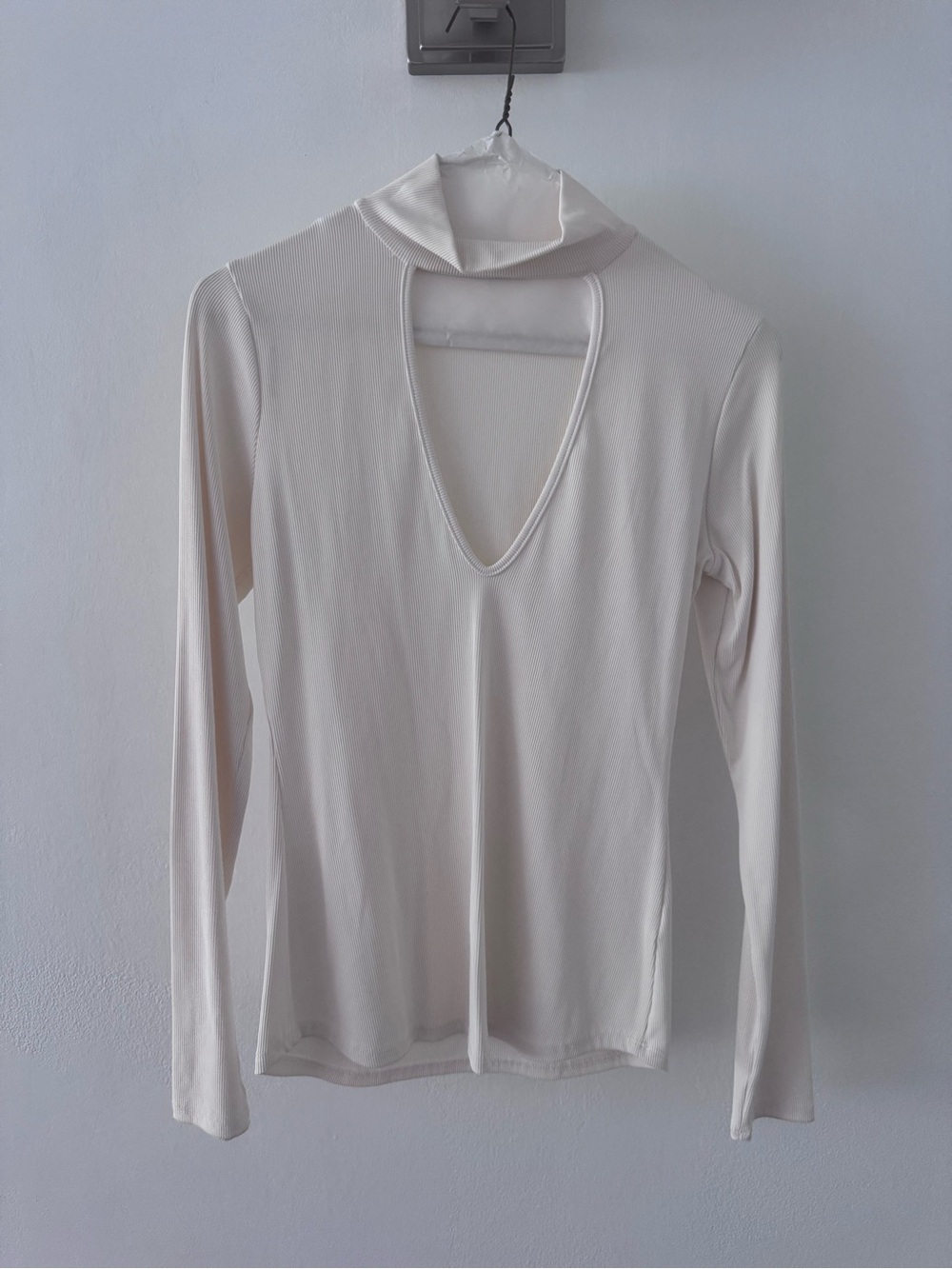Solemio Cream Long-Sleeve V-Cut Mock Neck Top (NEVER USED)